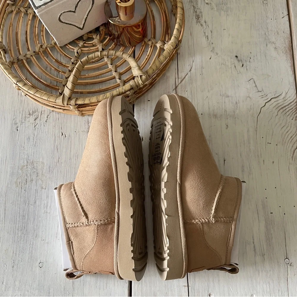 UGG Ultra Mini Classic Boot - Driftwood - Picture 6 of 12